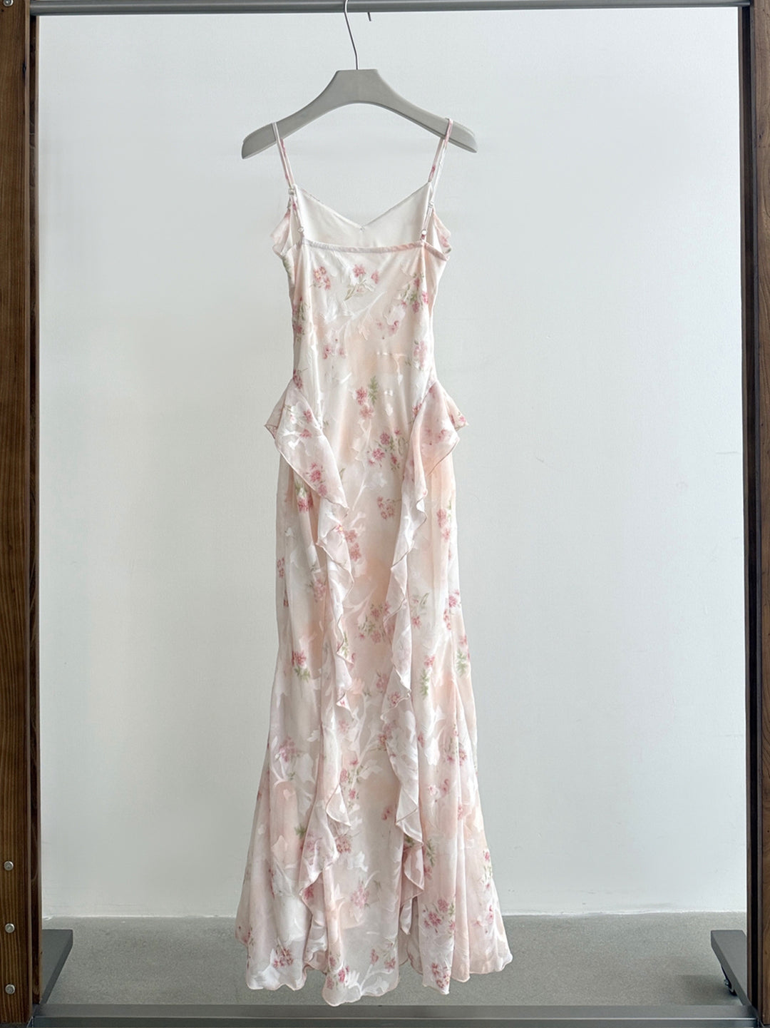 【dress】フラワー柄ギャザーフリルロングキャミワンピース Q8668