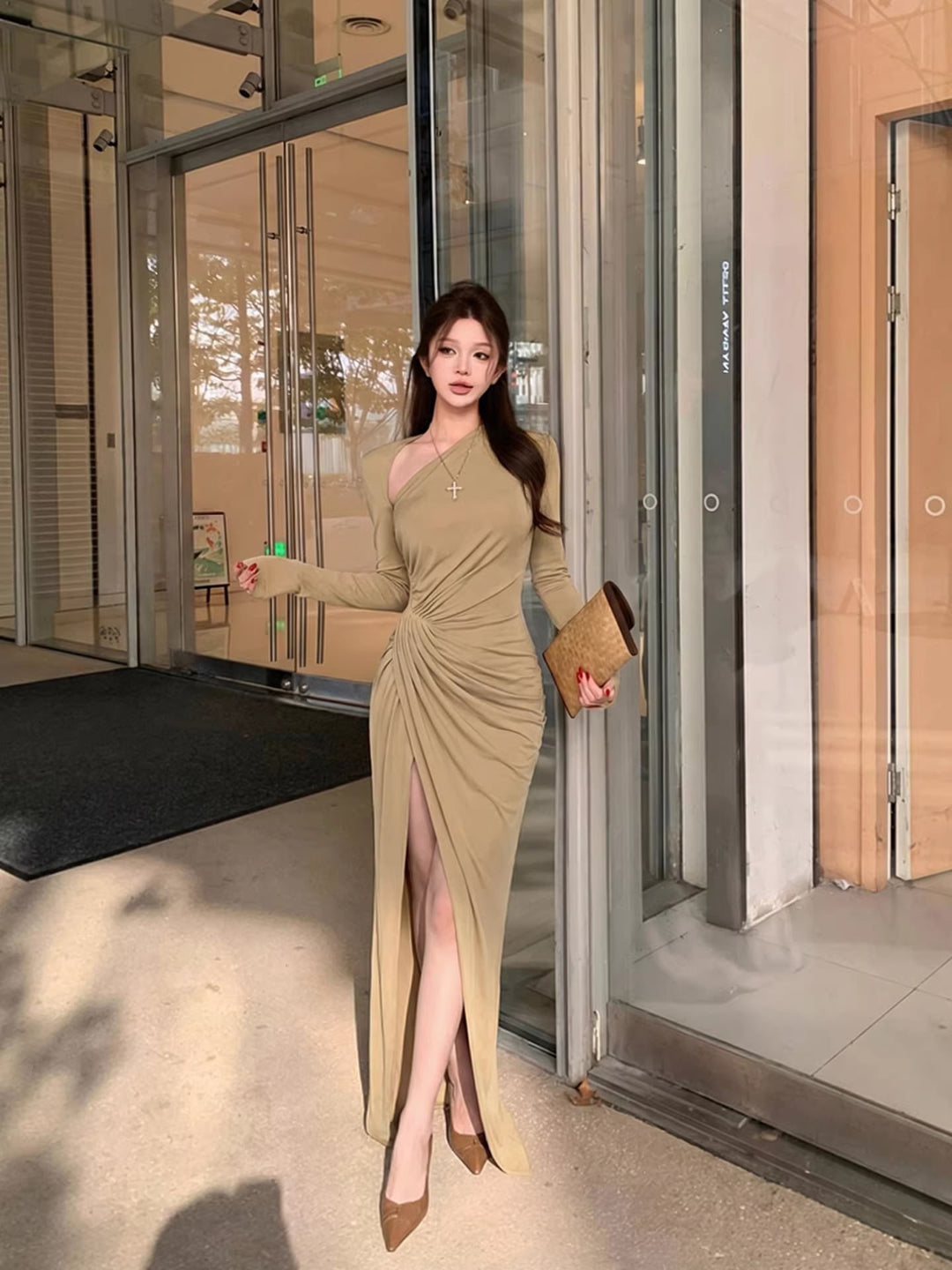【dress】スリット入れギャザーデザインロングタイトワンピース Q8012