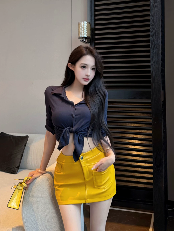 【set】ショートポロシャツ×PUミニスカートセット Q8576