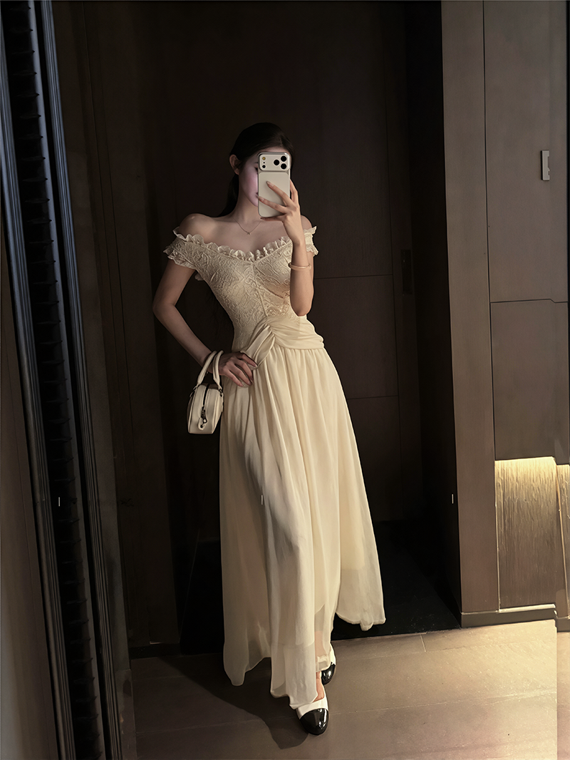 【dress】オフショルダーレースドッキングワンピース Q8633