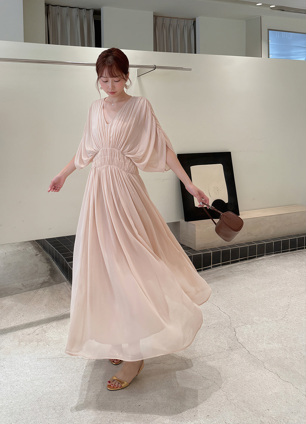 【dress】Vネックギャザーロングワンピース Q8756
