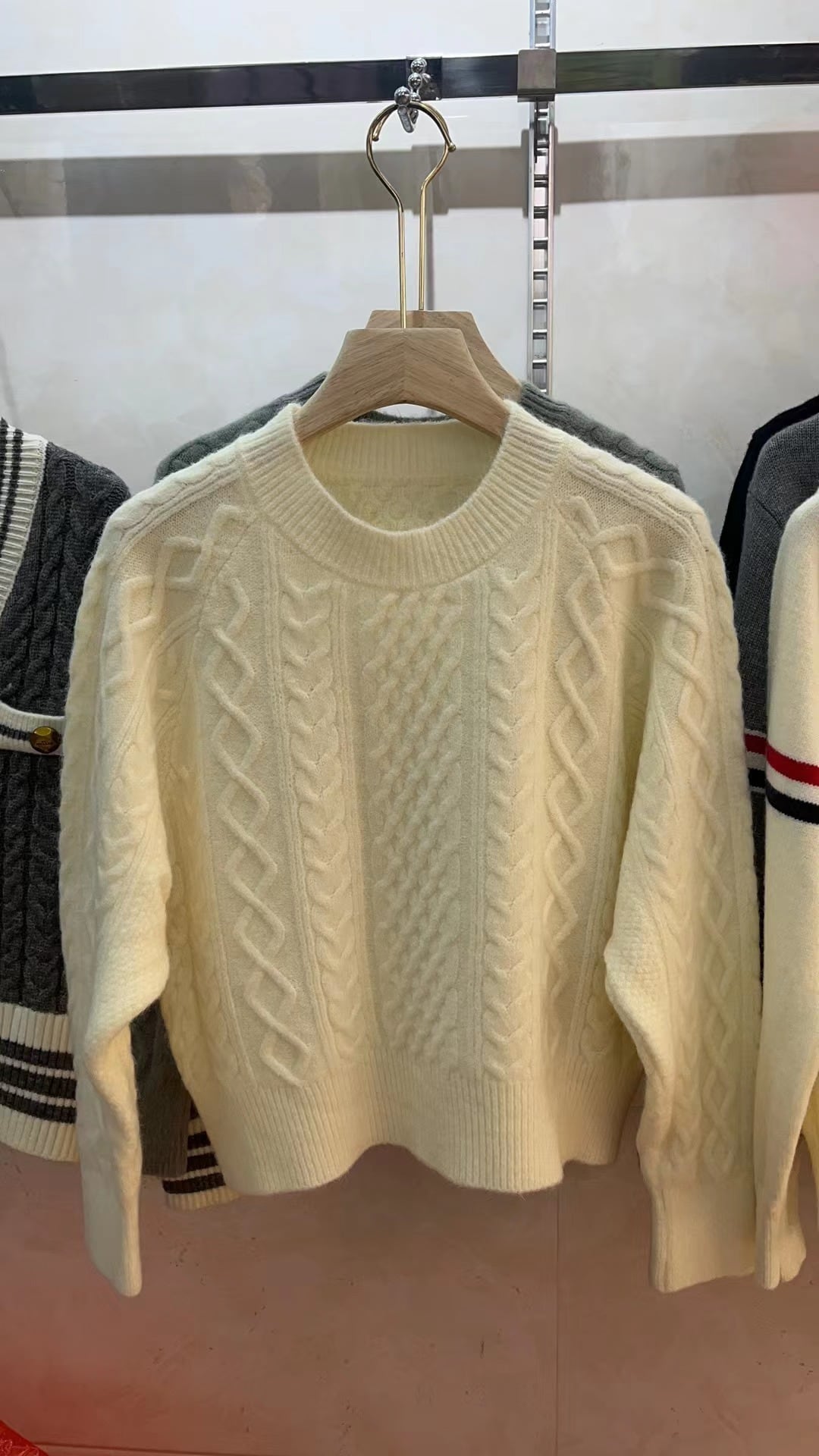 【tops】クルーネックニットセーター　M18167