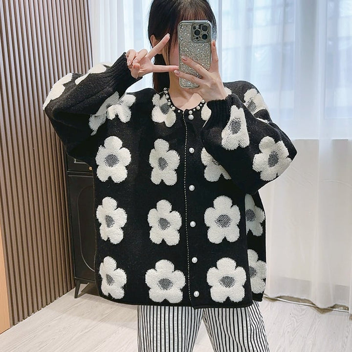 【outer】フラワーモチーフパール付きカーディガン　N2757
