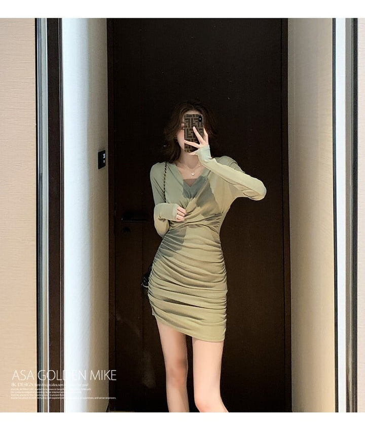 【dress】人気上昇中 シンプルVネックデートワンピース　M17102