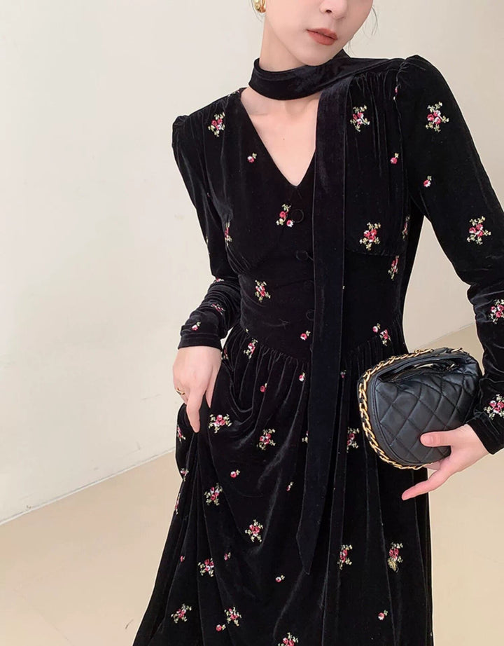 【dress】刺繍Ｖネックデートワンピース　N2393