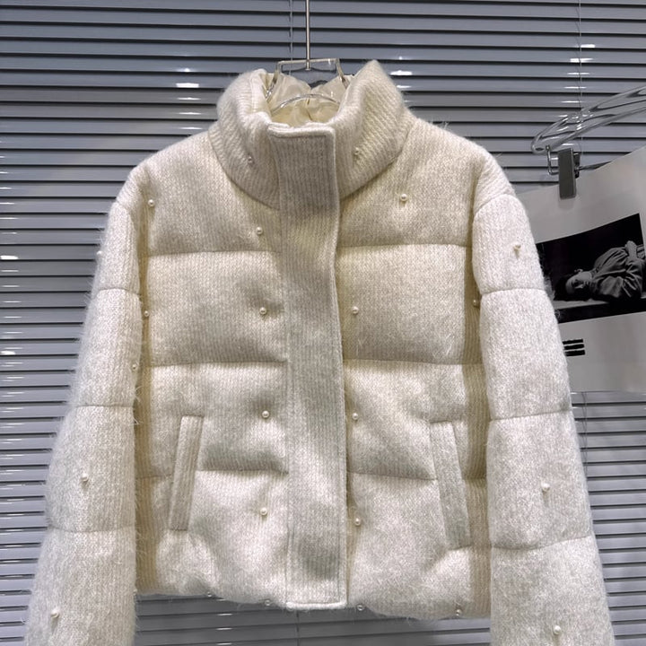 【outer】パール付きハイネック中綿コート Q7332