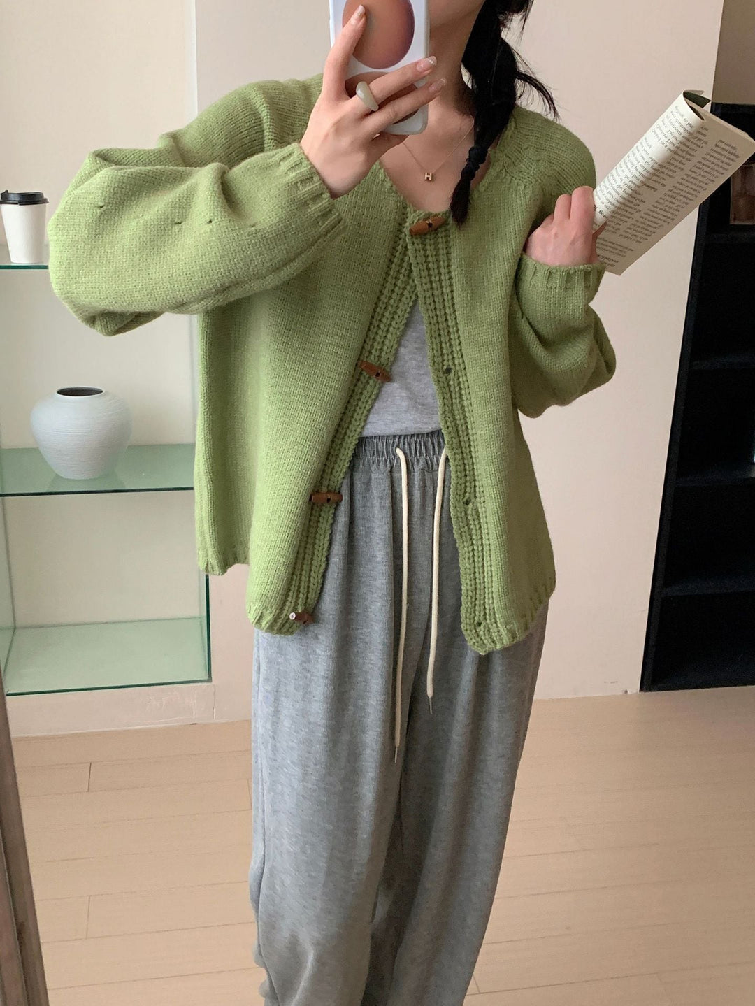 【outer】好感度UPラウンドネックカーディガンゆったり　M17526