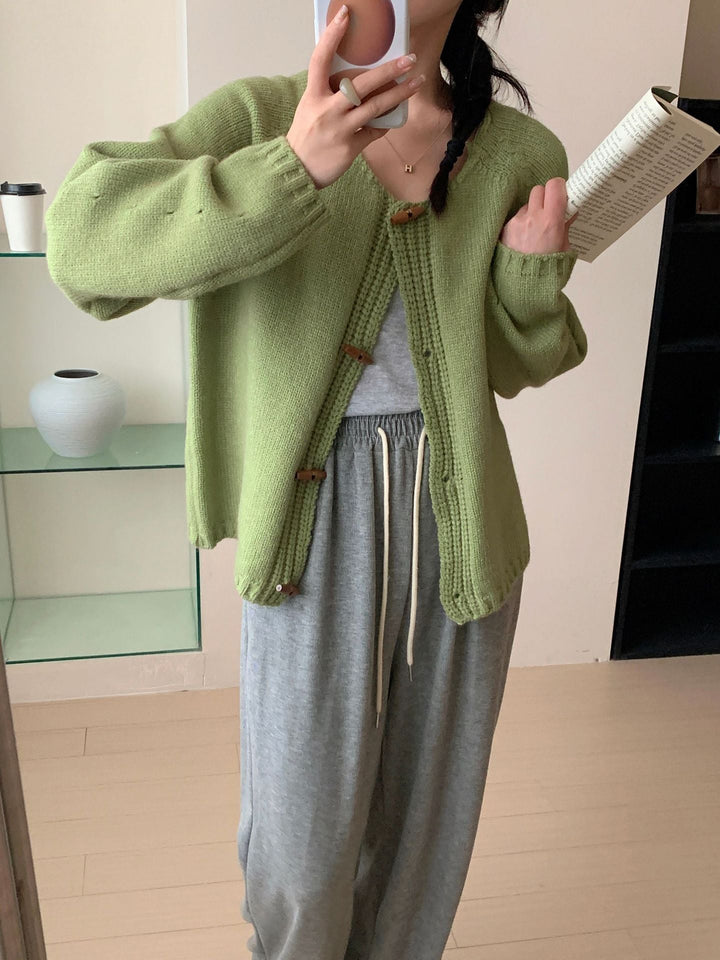 【outer】好感度UPラウンドネックカーディガンゆったり　M17526
