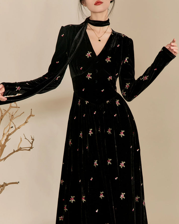 【dress】刺繍Ｖネックデートワンピース　N2393