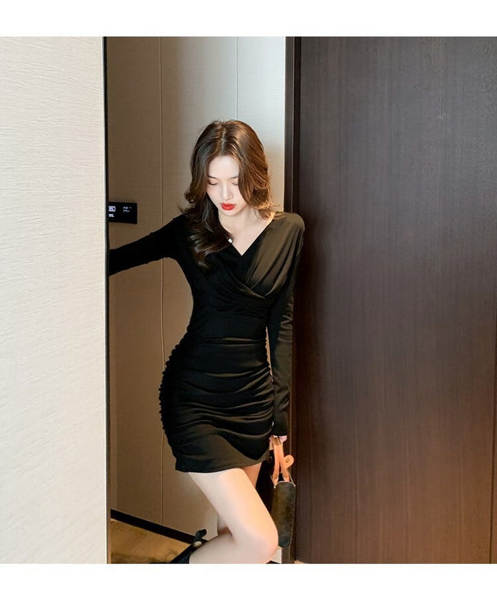 【dress】人気上昇中 シンプルVネックデートワンピース　M17102