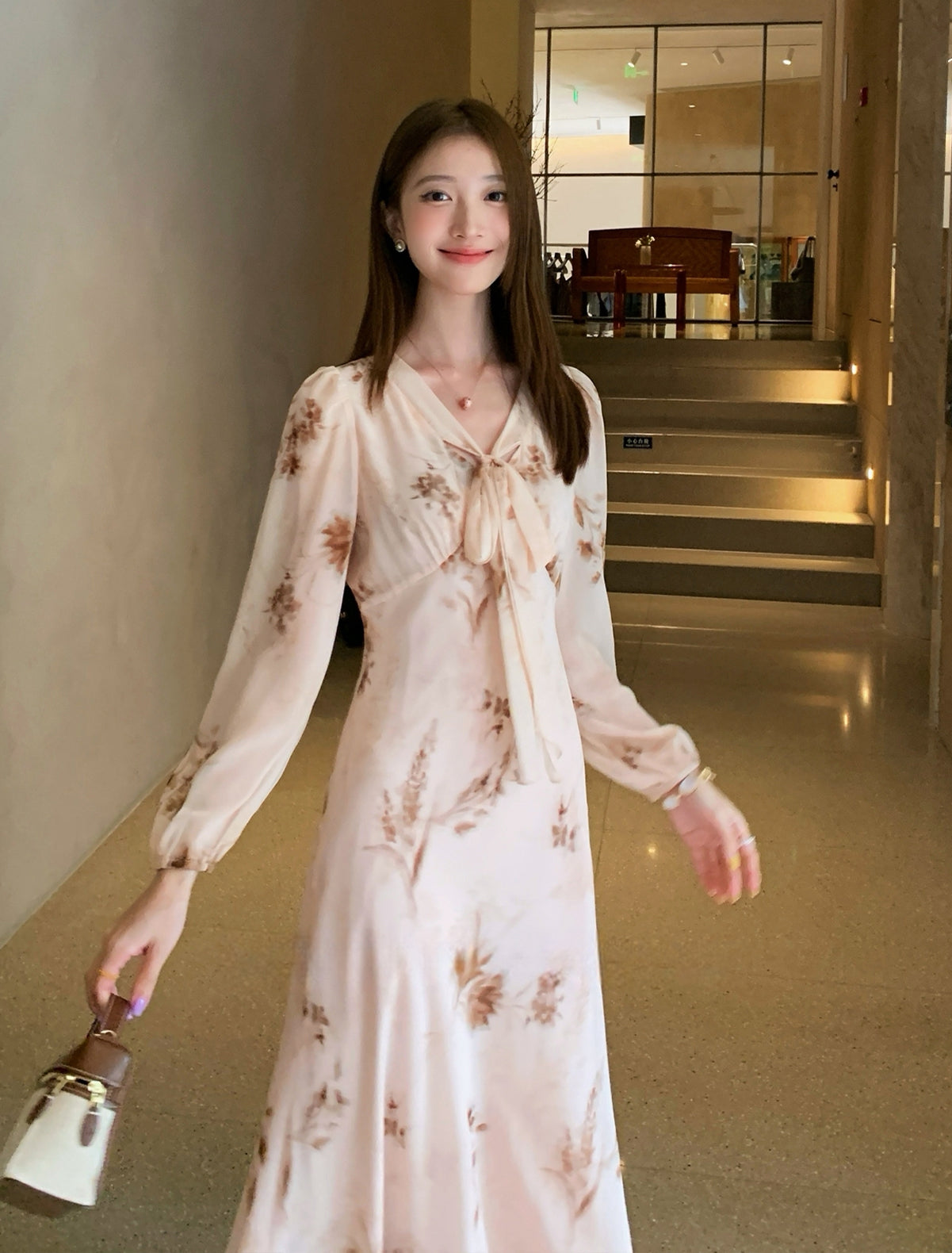 dress】ボウタイフラワー柄ロングワンピース Q8919 – NANASTYLE