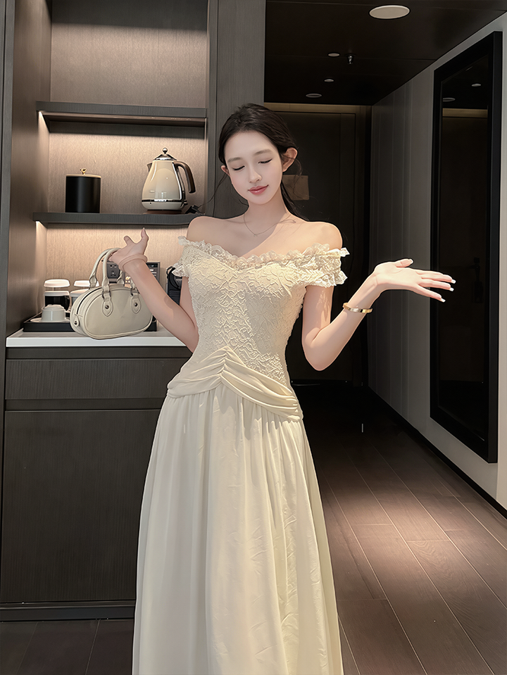 【dress】オフショルダーレースドッキングワンピース Q8633