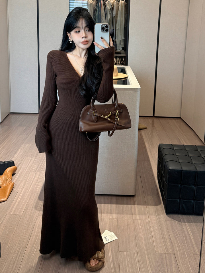 【dress】Vネックロングニットワンピース Q9187