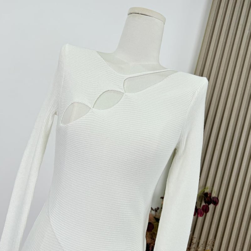 【tops】フロントカットニットトップス Q7949