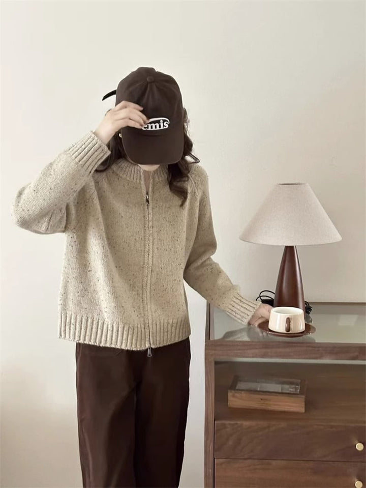 【outer】今季も大流行 定番ラウンドネックカーディガン　 M17619