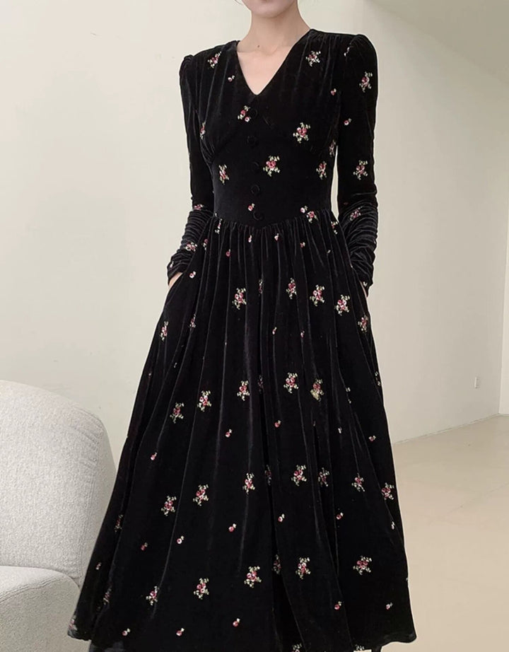 【dress】刺繍Ｖネックデートワンピース　N2393