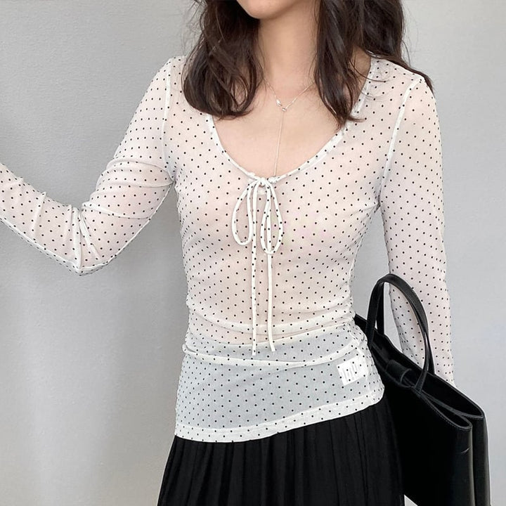 【tops】透け感ドット柄トップス Q8283
