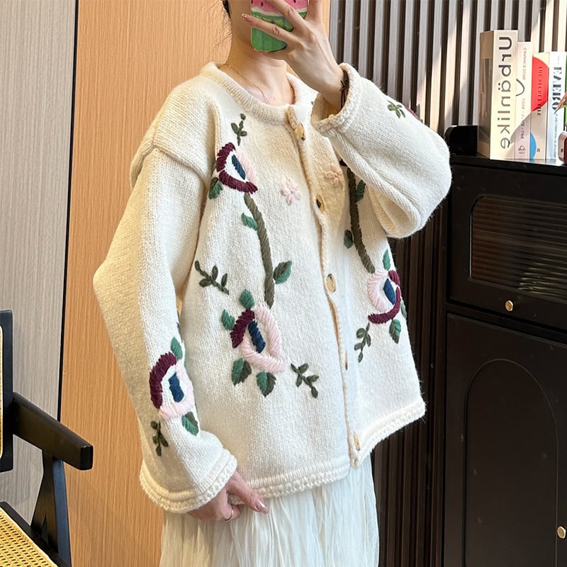 【outer】クルーネック刺繍ニットカーディガン　M17890
