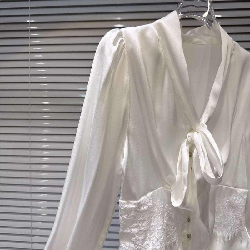 【tops】Vネックレースドッキングシャツ Q8103