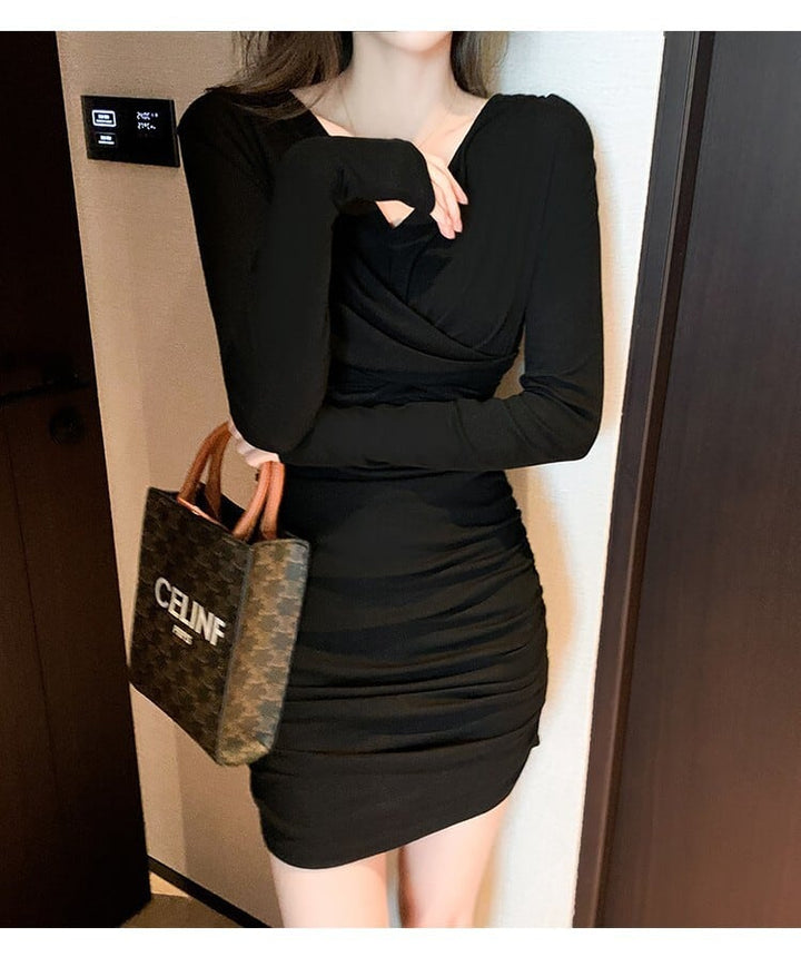 【dress】人気上昇中 シンプルVネックデートワンピース　M17102