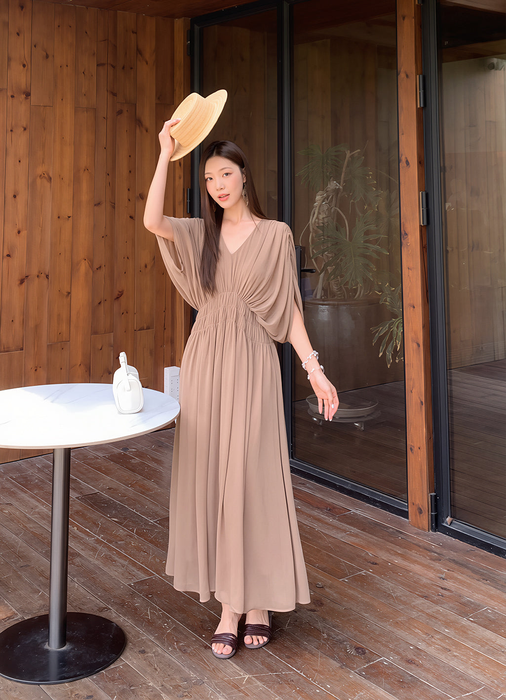 【dress】Vネックギャザーロングワンピース Q8756