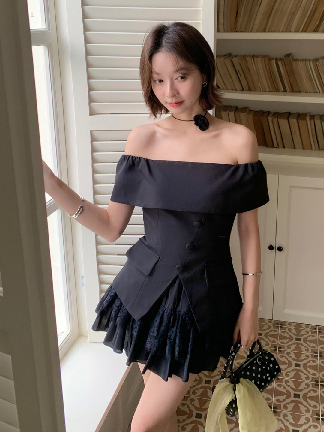 【set】オフショルダートップス×レースドッキングミニスカートセット Q8677