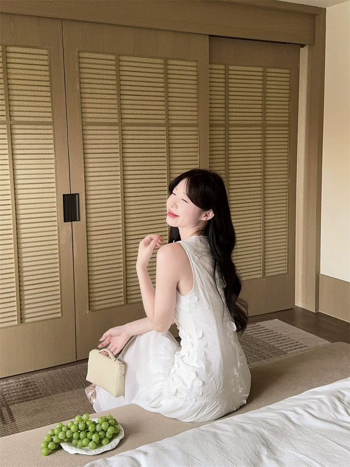 【dress】ノースリーブ刺繍フラワーロングワンピース Q8541