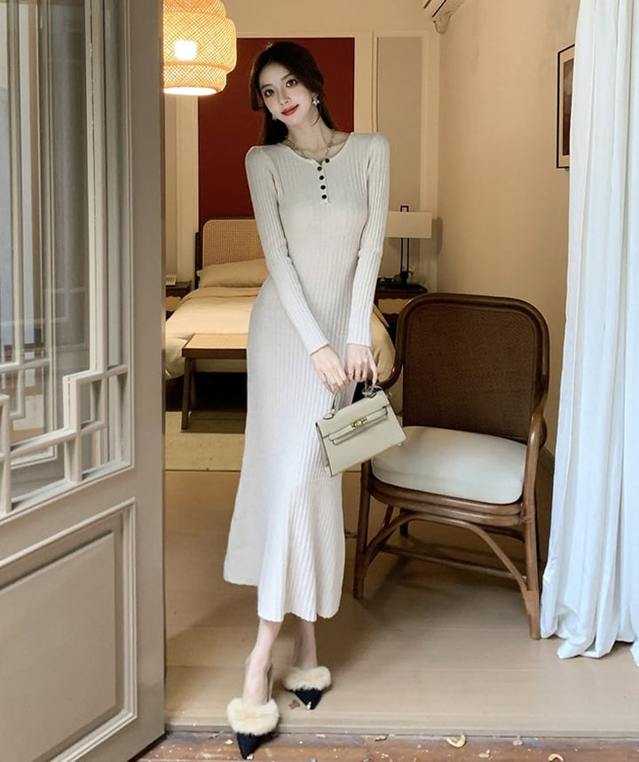 【dress】Vネックロングニットワンピース Q7050