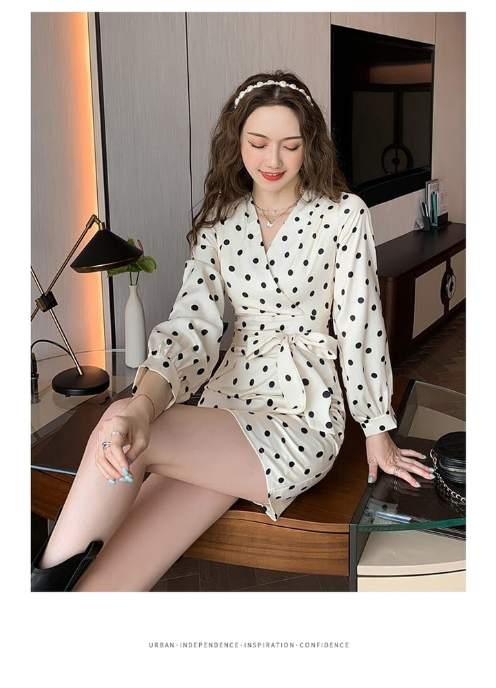 【dress】大人らしい ドット柄デートワンピース着瘦せ　M17100
