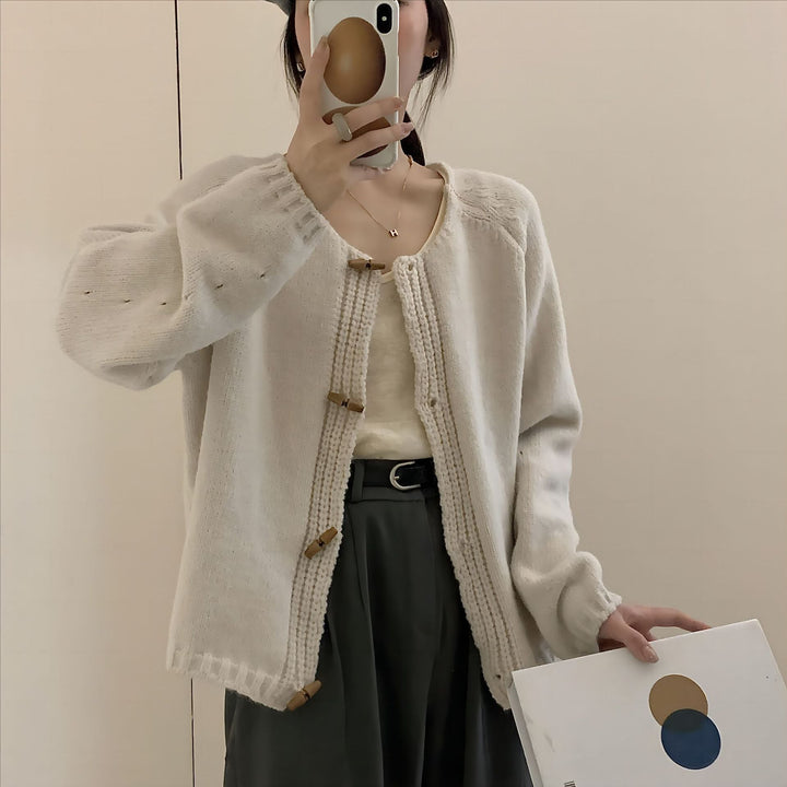 【outer】好感度UPラウンドネックカーディガンゆったり　M17526