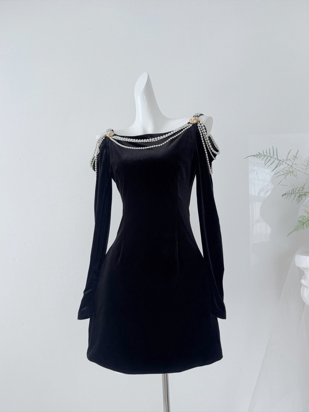 【dress】パールチェーン付きベルベットワンピース Q9103