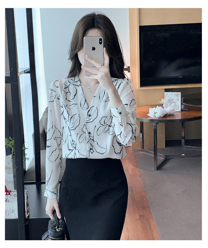 【tops】話題沸騰中 オシャレVネックシャツトップス　M17376