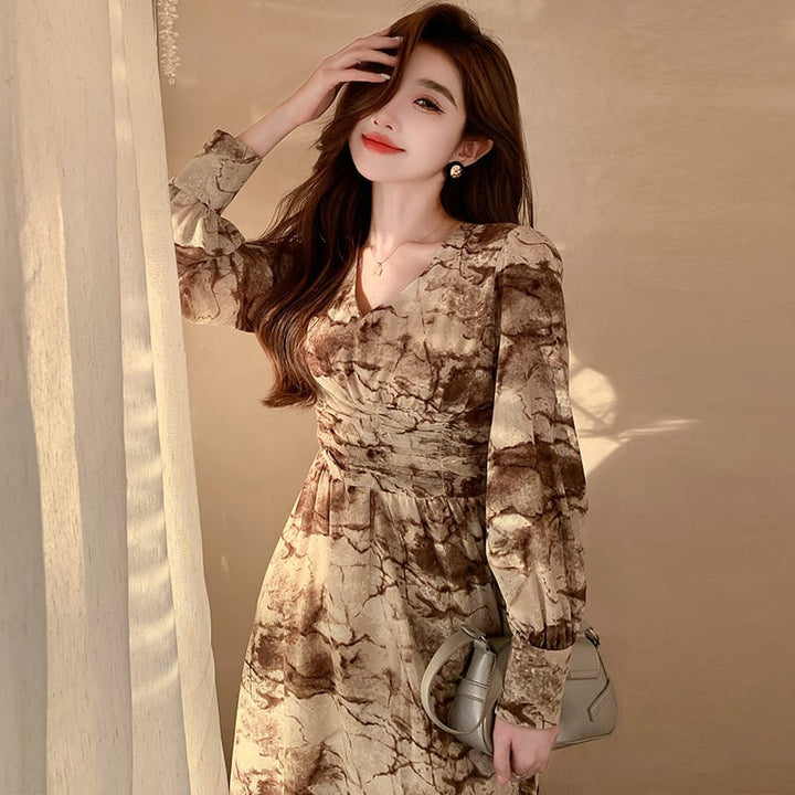 【dress】美人度アップVネックデートワンピース着瘦せ　M17429