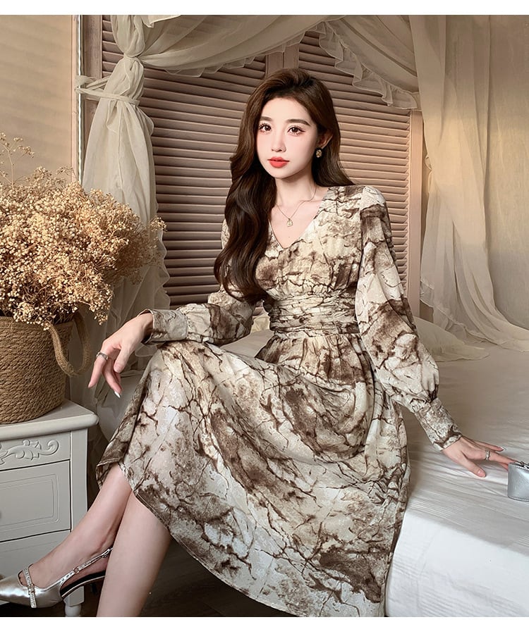 【dress】美人度アップVネックデートワンピース着瘦せ　M17429