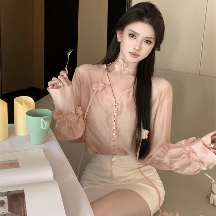 【tops】Vネックフラワー付きシャツ Q7932