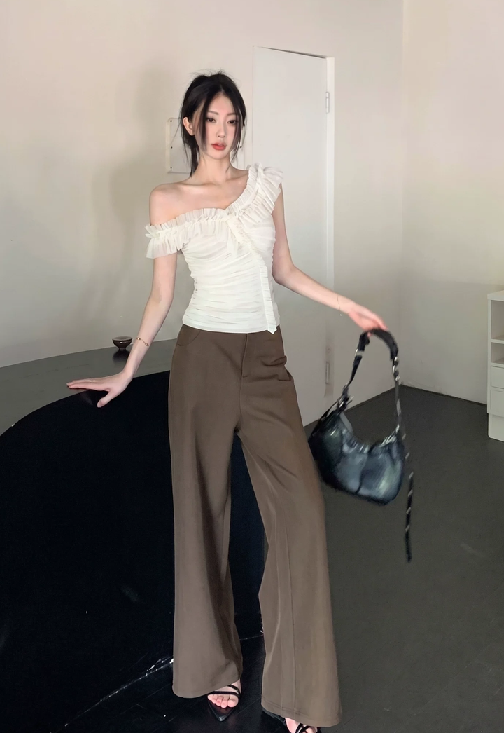 【tops】オフショルダーギャザーフリルトップス Q8583