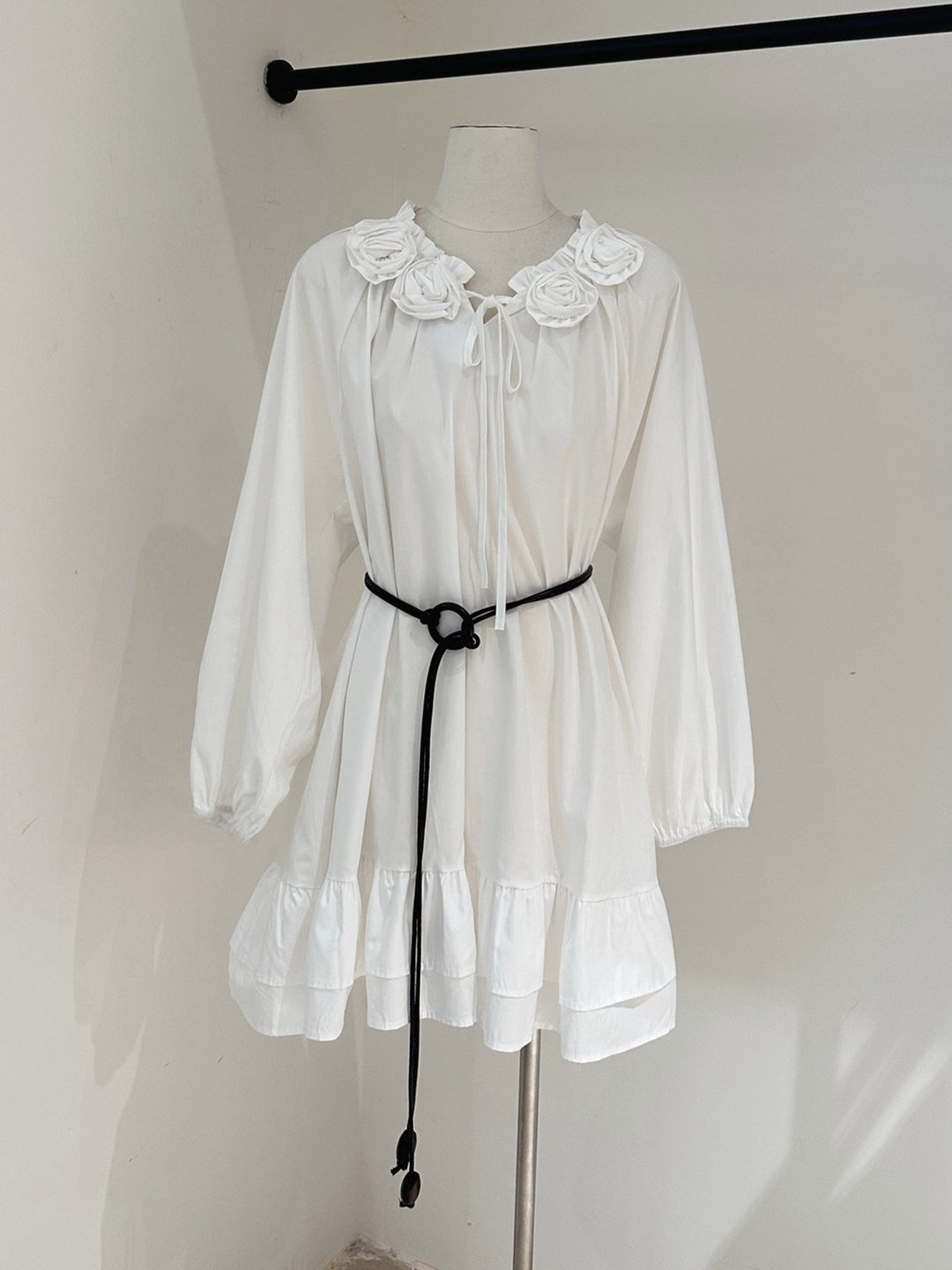 【dress】腰紐付き立体フラワーネックワンピース Q9108