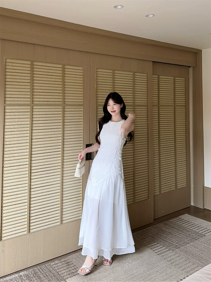 【dress】ノースリーブ刺繍フラワーロングワンピース Q8541