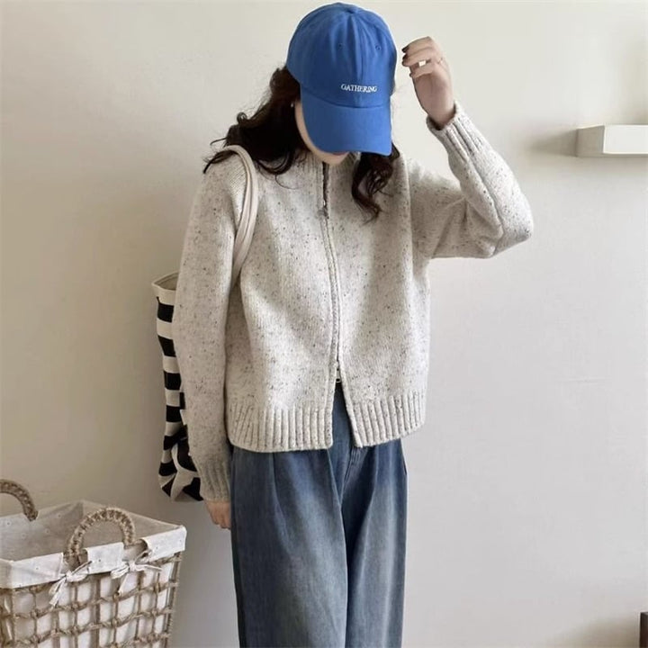 【outer】今季も大流行 定番ラウンドネックカーディガン　 M17619