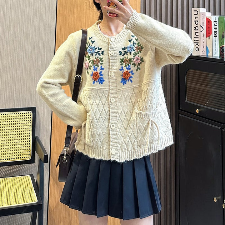 【outer】ボタンデザイン刺繍ニットカーディガン　M17729