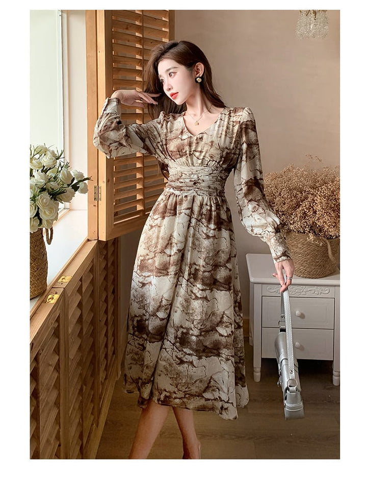 【dress】美人度アップVネックデートワンピース着瘦せ　M17429