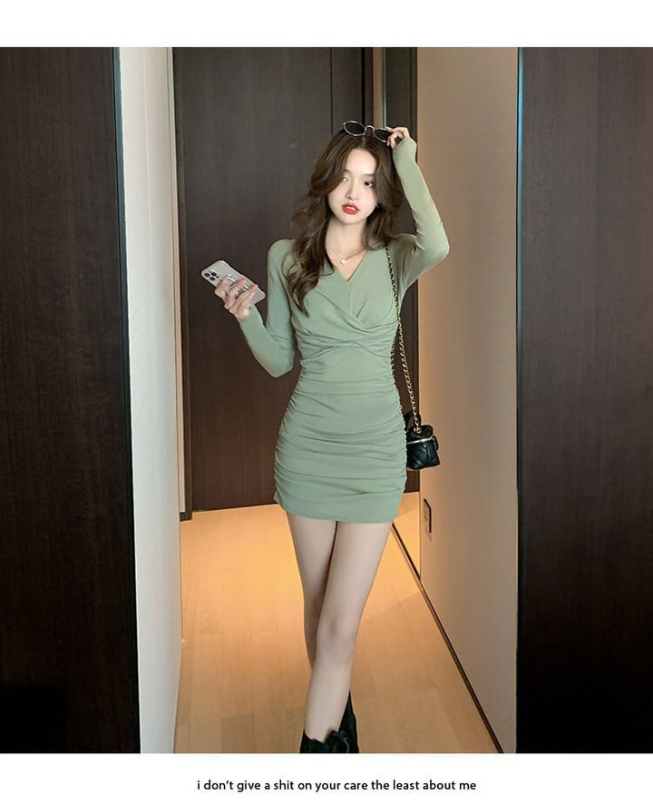 【dress】人気上昇中 シンプルVネックデートワンピース　M17102