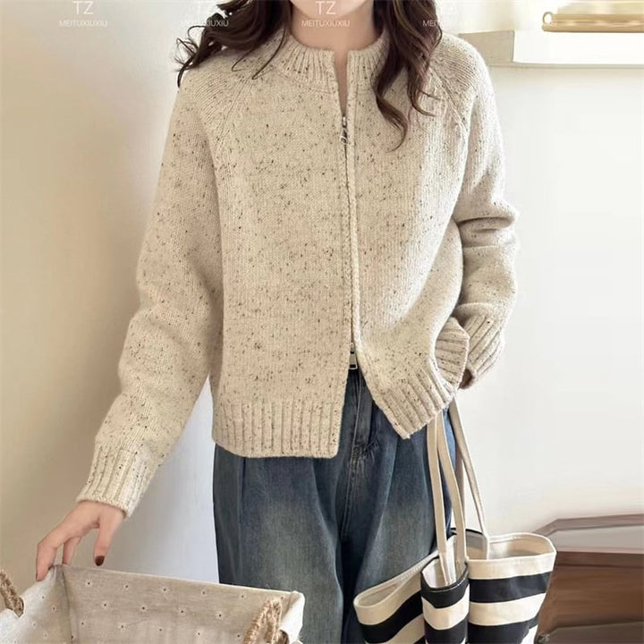 【outer】今季も大流行 定番ラウンドネックカーディガン　 M17619