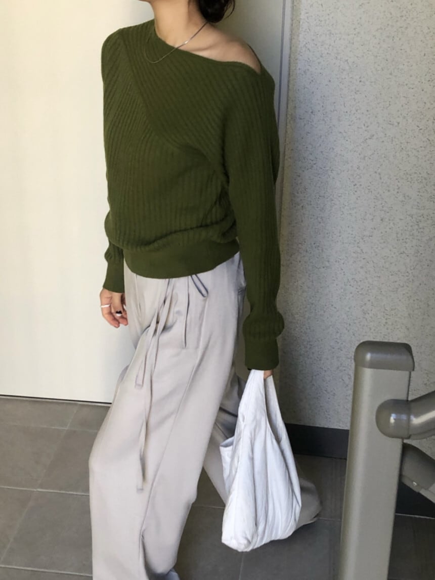【tops】オフショルダーニットセーター　M27100