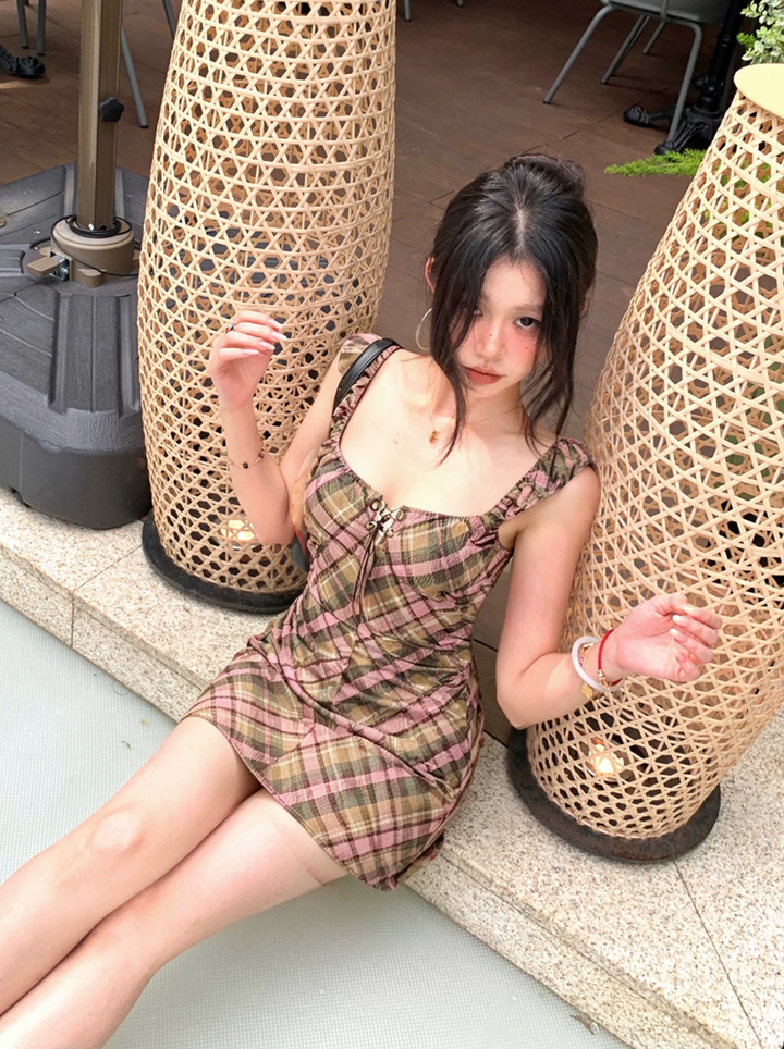 【dress】バックオーポンミニキャミワンピース Q8578