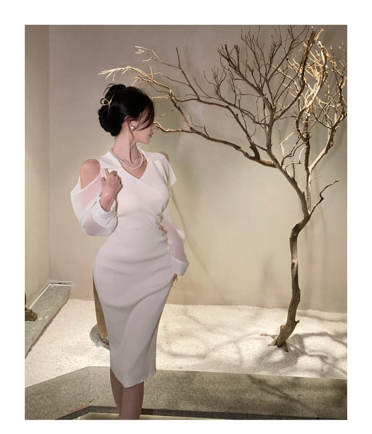 【dress】女性力を高める～オフショルダーニットワンピース　M17054