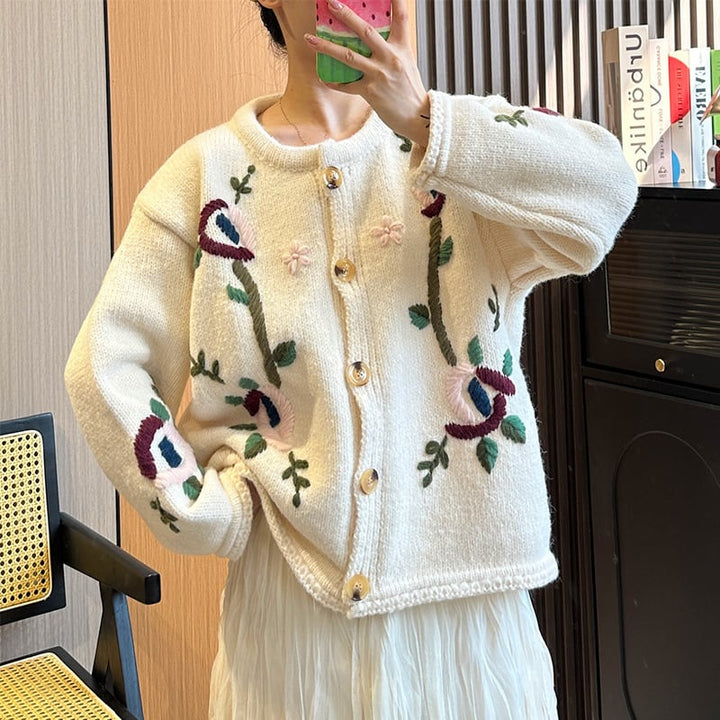 【outer】クルーネック刺繍ニットカーディガン　M17890