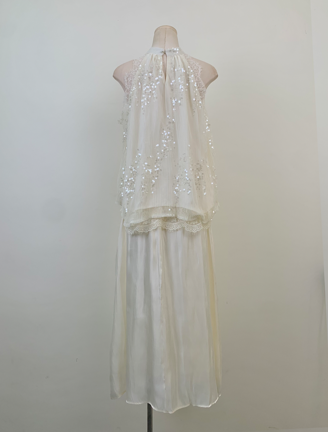 【set】ラインストーン付きノースリーブトップス×ロングスカートセット Q8548