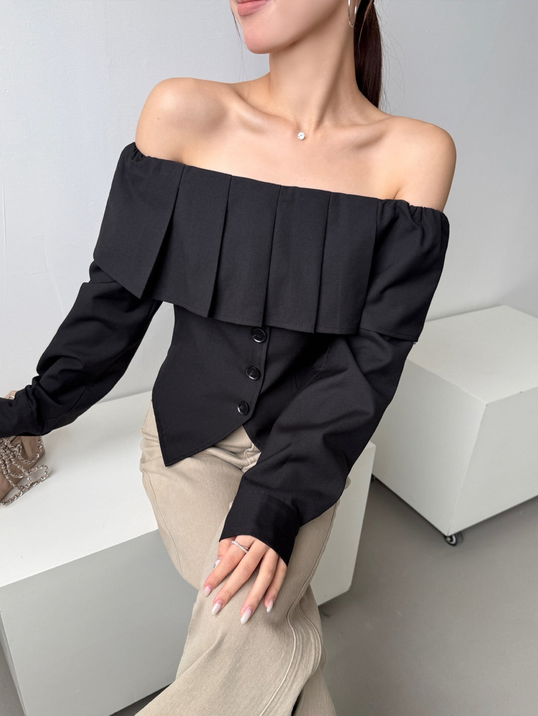 【tops】2色展開オフショルダートップス Q8989