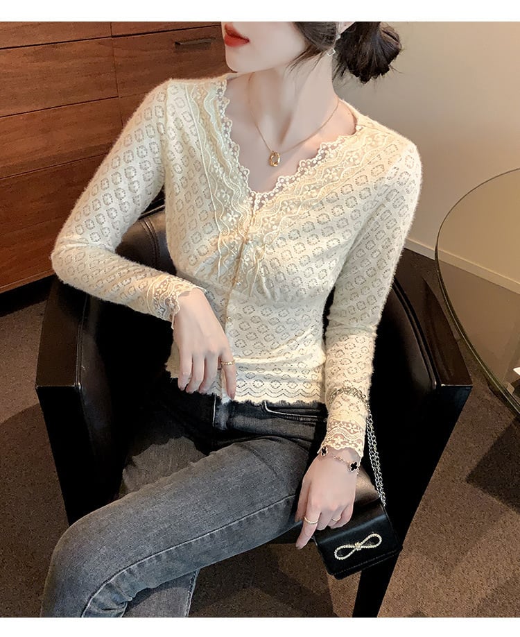【tops】柔らかくて優しい印象Vネックレーストップス　M17616